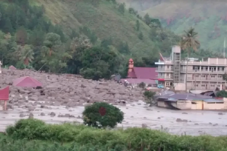 Banjir Bandang Terjang...