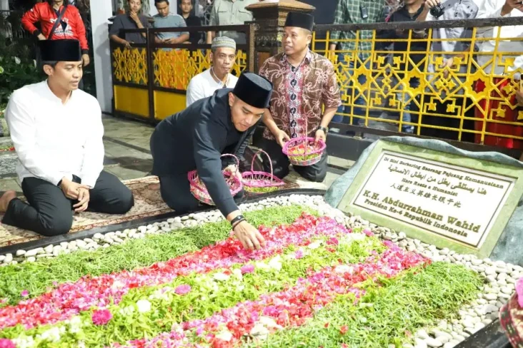 Momen Kaesang Ziarah...