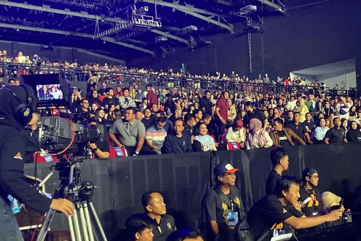 Jokowi dan Iriana Nikmati...