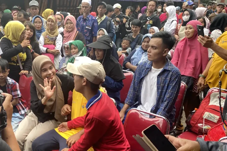 Dialog dengan Komunitas...