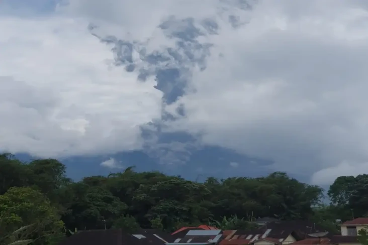 Gunung Marapi Meletus...