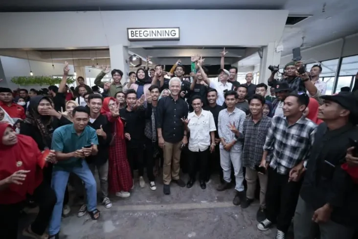 Ganjar Ajak Relawan...