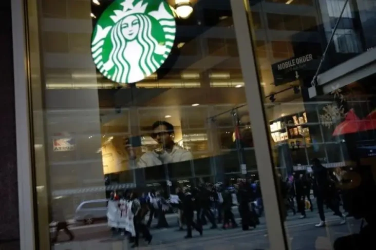 Tak Kuat Diboikot, Starbucks...