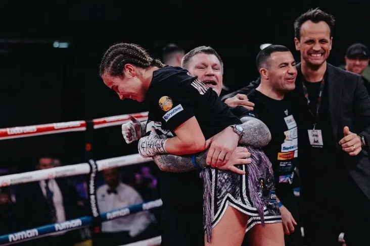 Gandeng Ricky Hatton,...