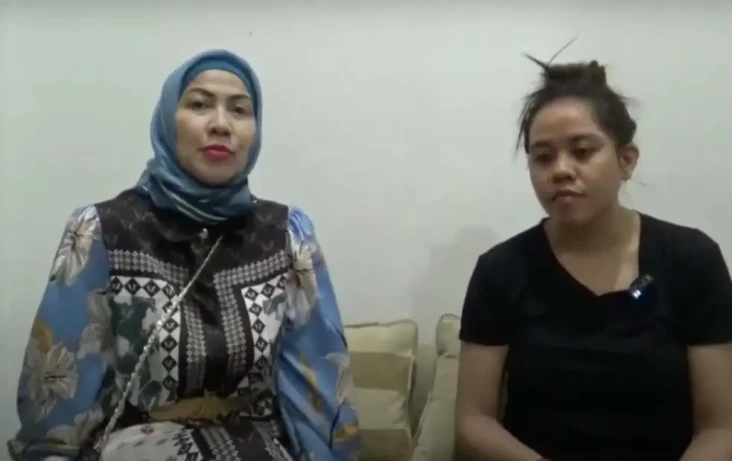 Serahkan Santunan ke...