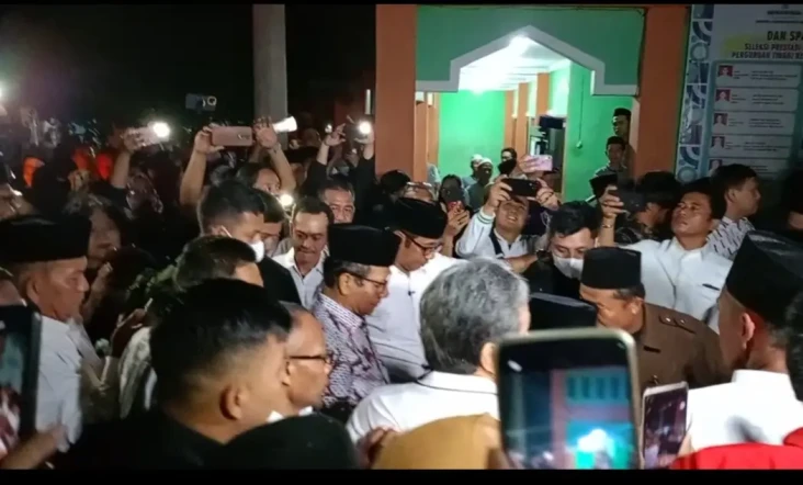Mahfud MD dan HT Disambut...
