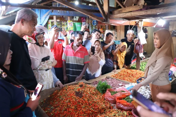 Ganjar Blusukan ke Pasar...
