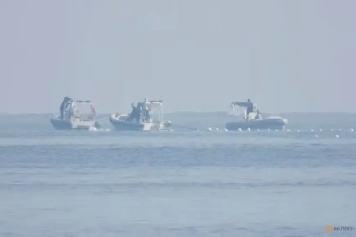Militer China Menguntit...