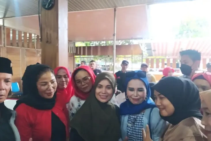 Atikoh Ganjar Bertemu...