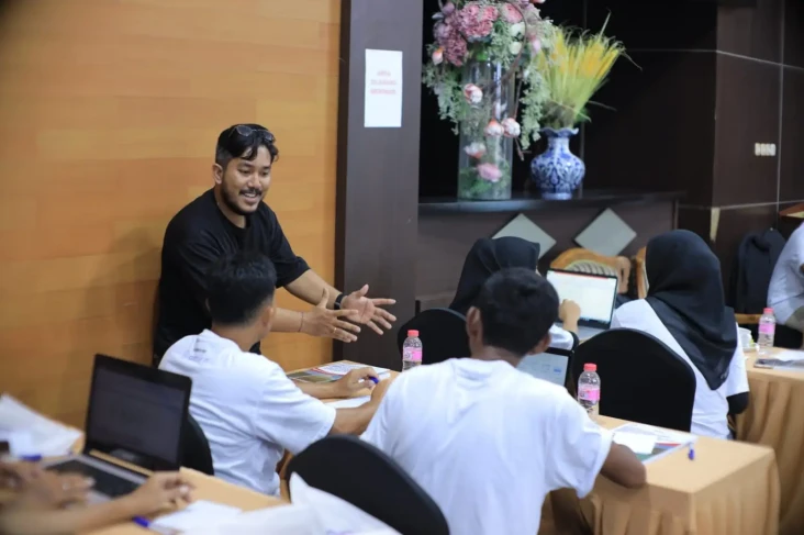Bakti Kominfo Gandeng...