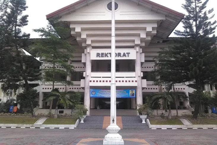 10 Universitas Terbaik...