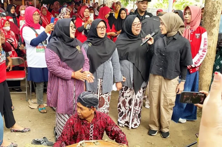 Kunjungi Warga Kulon...