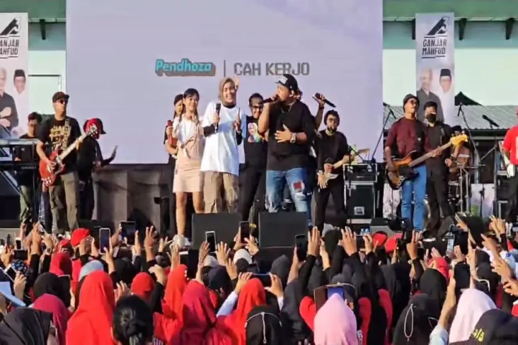 Nyanyi Bareng Pendhoza,...