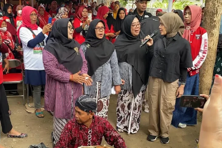 Siti Atikoh Disambut...