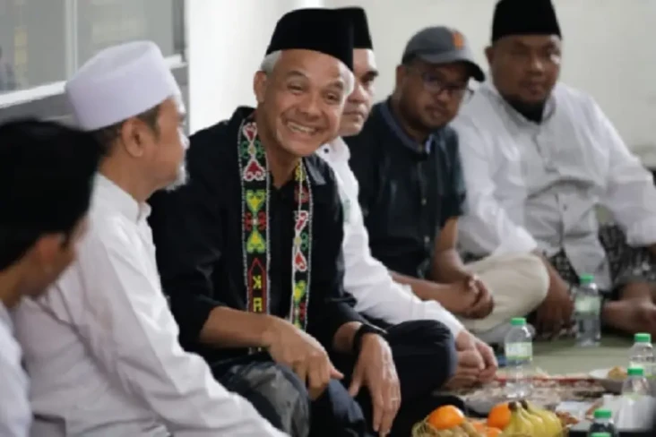 Ganjar Kunjungi Ponpes...