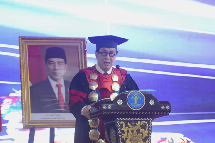Wisuda Poltekip dan...