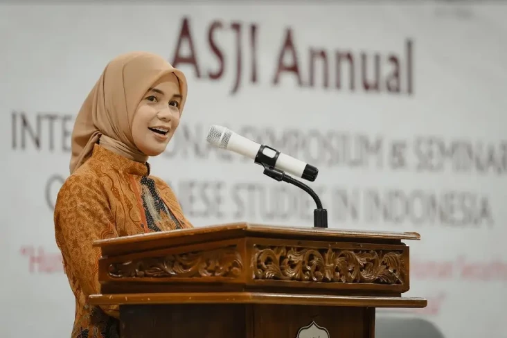 Keren! Siti Atikoh Gunakan...
