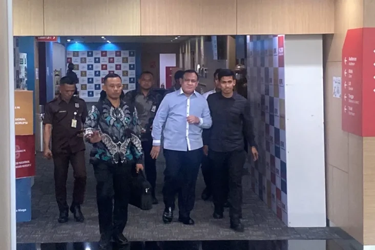 Apartemen Firli Bahuri...