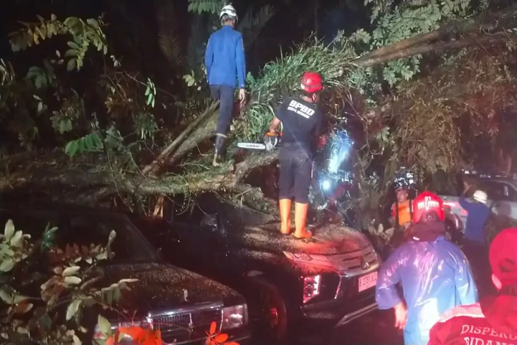 Hujan Deras dan Angin...