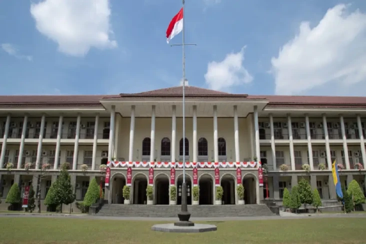 Mau Kuliah di UGM Tanpa...