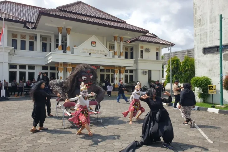 Cium Aroma Kecurangan...