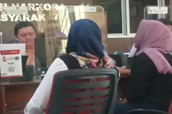 Wanita Ini Babak Belur...