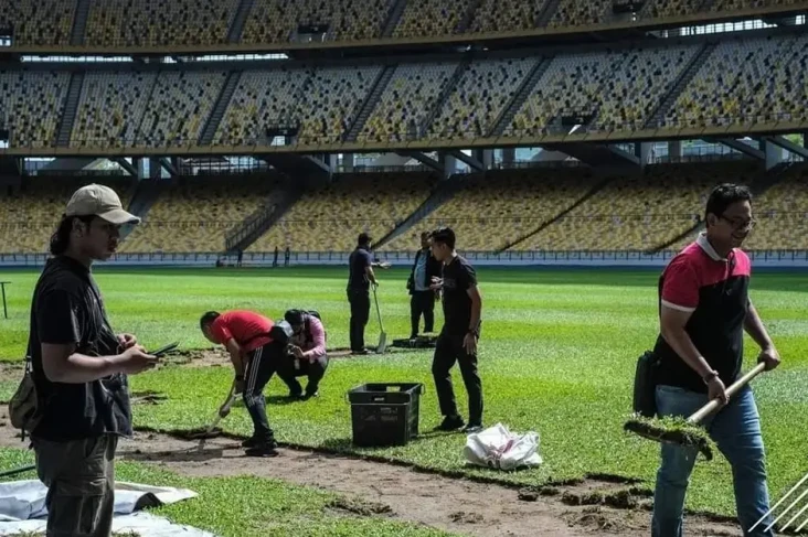 Permukaan di Stadion...