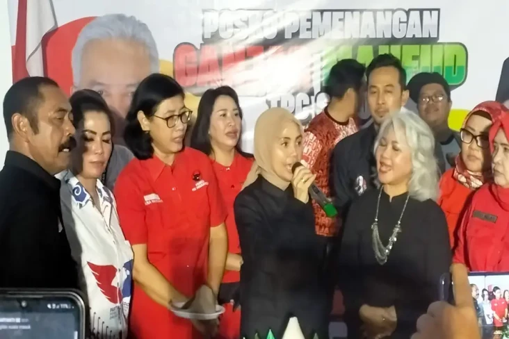 Siti Atikoh Resmikan...