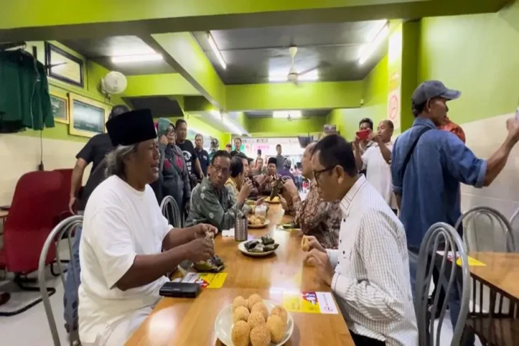 Mahfud MD Sarapan Bareng...