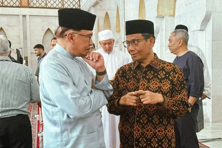 Salat Jumat Bareng PM...