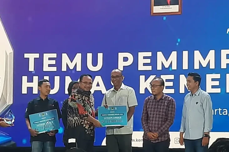 Jurnalis SINDOnews Raih...