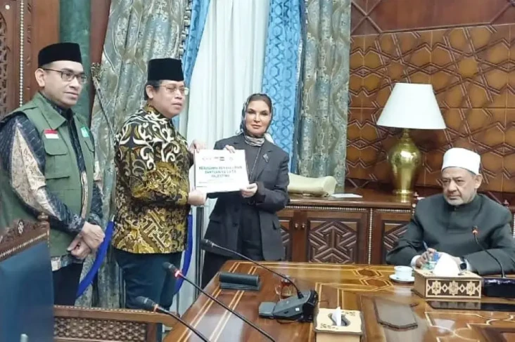 Lazisnu PBNU Serahkan...