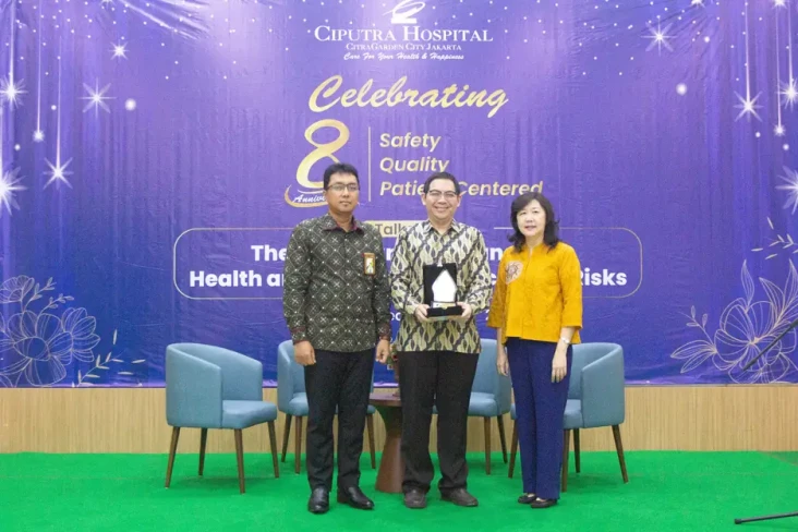 RS Ciputra Beri Donasi...