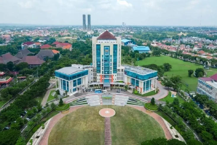3 Perguruan Tinggi Negeri...