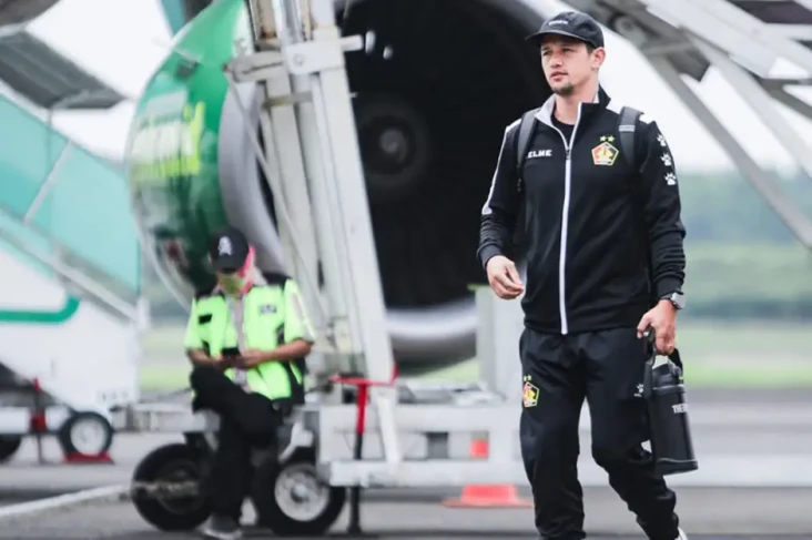 Persib vs Persik: Macan...