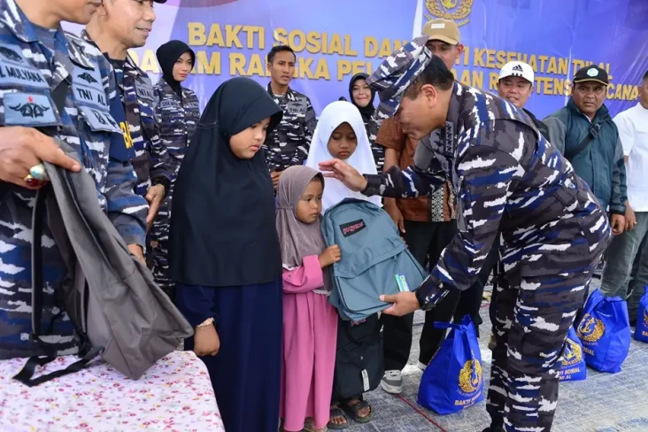 Peringat Hari Armada...