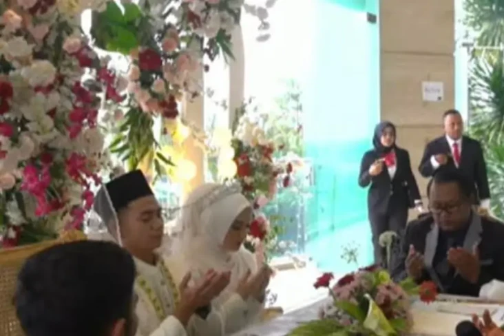 Rizki 2R Resmi Menikah,...