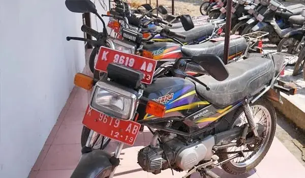 Motor Jadul yang Identik...