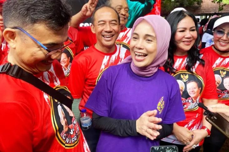 Hadiri Senam Sehat di...