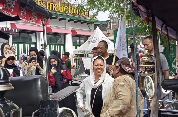 Jalan Pagi di Malioboro,...
