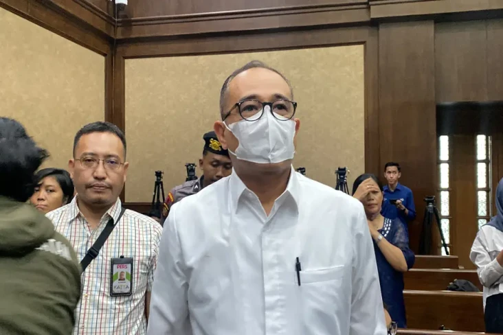 Rafael Alun Trisambodo...