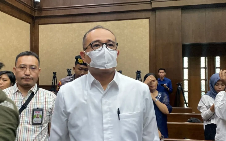 Rafael Alun Juga Dituntut...