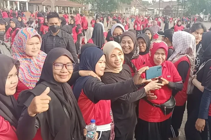 Siti Atikoh Jadi Rebutan...