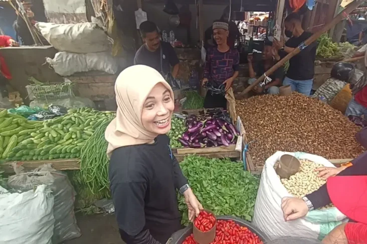 Siti Atikoh Blusukan...