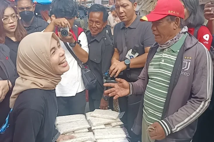 Siti Atikoh Blusukan...