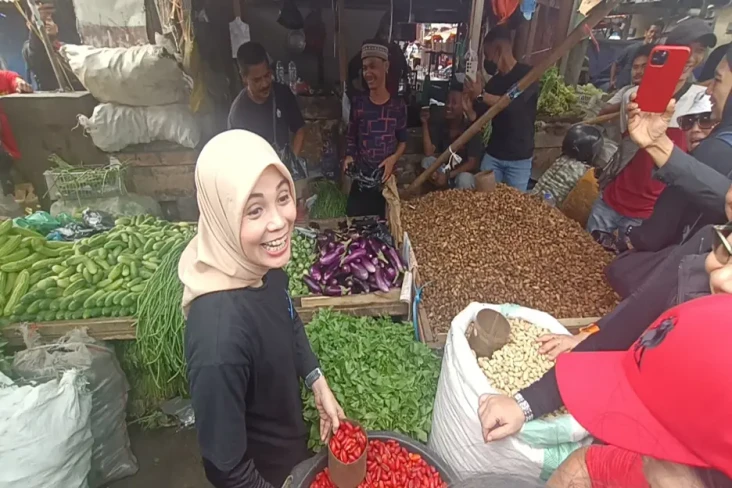 Pedagang Sayur di Pasar...