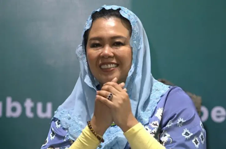 Ke Santri Muda, Yenny...