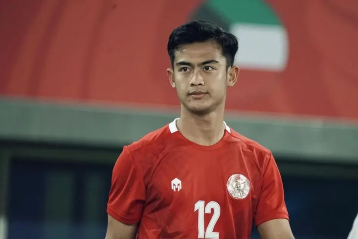 Pratama Arhan Beri Kado...