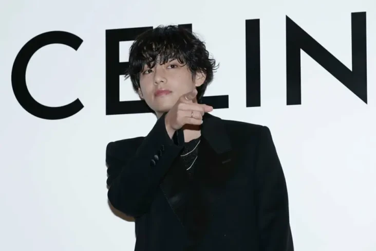 V BTS Pamer Kepala Botak...