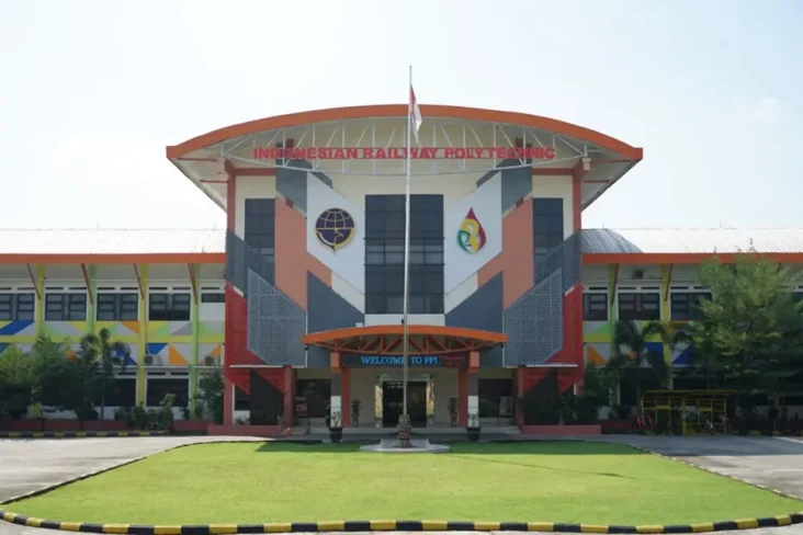 4 Kampus Terbaik di...